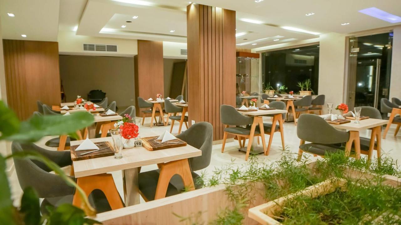 Rivoli Suites Hurghada Bagian luar foto