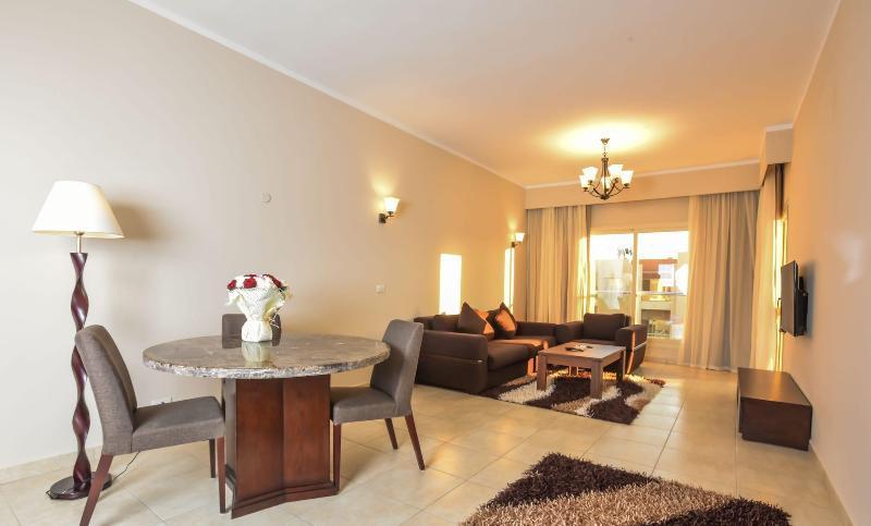 Rivoli Suites Hurghada Bagian luar foto